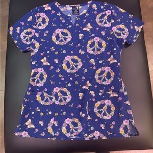 NWOT Zoe + Chloe Floral Peace Sign Scrub Top